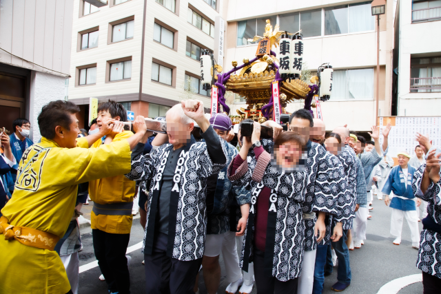 ゲストも法被を羽織って下谷神社大祭に参加